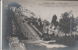 FETE FORAINE . LUNA PARK - Water Chute - Arrivée D' Un Bateau Sur Le Lac Après La Chute De 25 M De Haut, à La Vitesse . - Ferias