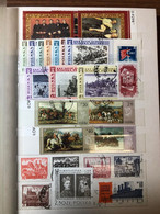 Polonia Albumino Con Oltre 260 Francobolli + 13 Foglietti Sheet ( 970 75 ) - Collections