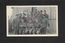 MILITARIA CARTE PHOTO MILITAIRE SOLDATS OFFICIERS CAMP PRISONNIERS CHAMBRE 10 À WEINBERG OFLAG . A . ALLEMAGNE 1941 : - Guerre 1939-45