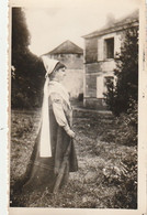 NEUVILLE DE POITOU  -   Costume  -Carte Photo - CPSM 9x14. - Neuville En Poitou