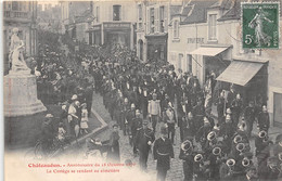 28-CHATEAUDUN- ANNIVERSAIRE DU 18 OCTOBRE 1870- FRANCS-LA FOULE RUE GAMBETTA APRES LE DEFILE - Chateaudun