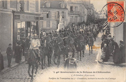 28-CHATEAUDUN-40eme ANNINERSAIRE DE LA DEFENSE DU CHATEAUDUN-FANFARE ET TROMPETTE DU 1er CHASSEUR, OUVRANT LA MARCHE DU - Chateaudun