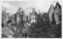 Vire         14       Guerre 39/45    Bombardement .  Rue  Chaussée       N° 4    (voir Scan) - Vire