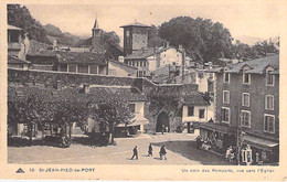 64 - ST JEAN PIED DE PORT : Un Coin Des Remparts, Vue Vers L'Eglise - CPSM Sépia Format CPA - Pyrenées Atlantiques - Saint Jean Pied De Port