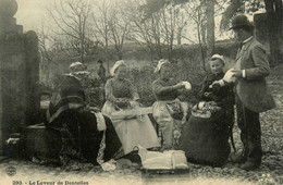 Métier Ancien * Le Leveur De Dentelles * Dentellières * Coiffe Costume - Autres & Non Classés