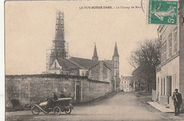 LE PUY NOTRE DAME. - Le Champ De Mars. Voiture Ancienne 1er Plan - Andere & Zonder Classificatie