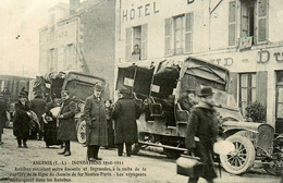 Ancenis * Les Autobus Qui Font Le Service Vers Ingrandes * Autocar Bus Car Marque Type Modèle ? Devant Hôtel - Ancenis