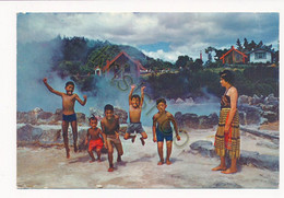 Rotorua - Maori Children - Traditional Haka [BB05-2.145 - New Zealand