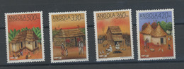 1995 ++   Maison Traditionnelle. Local Houses  Yv. 858/861 **.   Scott.  833/836 **  NH. Postfrich Sans Charnière - Angola