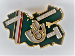 PINS  DOUANES  1959-1992 CREUTWALD 57 MOSELLE / 33NAT - Administrations