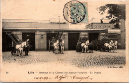 Sapeurs Pompiers De La Ville De LILLE - Intérieur De La Caserne Des Sapeurs Pompiers - Le Départ (pli Coin) - Sapeurs-Pompiers