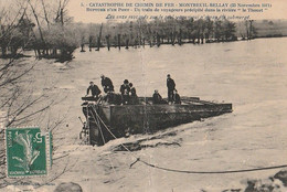 MONTREUIL -BELLAY. - CATASTROPHE DE CHEMIN DE FER 23 Novembre 1911.  Les Onze Rescapés. Carte RARE - Montreuil Bellay