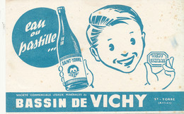 BU 2573 /   BUVARD - EAU OU PASTILLE SAINT YORRE BASSIN DE VICHY     ( 20,00 Cm X 13,00 Cm) - Limonadas - Refrescos