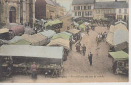 CPA Fauquembergue / Fauquembergues - Grand'Place, Un Jour De Marché (très Jolie Animation) - Fauquembergues