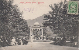 1912. NORGE. 5 øre Posthorn On Post Card (Bergen, Musikken Spiller I Byparken) To Claydon, Eng... (Michel 78) - JF432140 - Briefe U. Dokumente