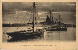 CPA OUISTREHAM Les Bateaux-Pilotes Dans Le Port (1228462) - Ouistreham