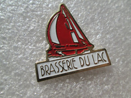 PIN'S      BATEAU  BRASSERIE DU LAC - Bateaux
