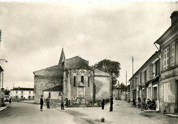 Jarnac Champagne * Place Au Centre Du Bourg Et Le Monument Aux Morts * Café Buvette - Otros & Sin Clasificación