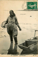 Fouras * Une Pêcheuse Du Pays * Type Personnage Pêche à Pied - Fouras-les-Bains