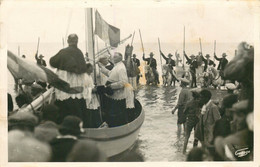 BOUCHES DU RHONE  SAINTES MARIES DE LA MER Mai 1950  " Bapteme De La Mer " - Saintes Maries De La Mer