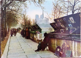 Carte Postale : 75 : PARIS 05 : Les Bouquinistes Du Quai De La Tournelle, Notre-Dame, Animé, Timbre En 1961 - Arrondissement: 05