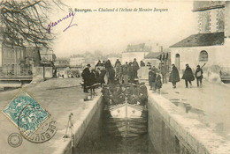 Bourges * Chaland à L'écluse De Messire Jacques * Péniche Batellerie Canal - Bourges