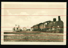 Orig. Foto Um 1937 Ortspartie Harle Wangerooge, Eisenbahn, Dampflok Lok 36 1257, Fähre, Schiff, Flaggen - Wangerooge