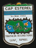 74899- Pin's.-Triathlon.saint-raphael.cyclisme.natation.athletisme. - Natation
