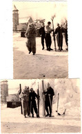 2 Photos Originales Déguisement D'Ours Blanc Polaire Eisbär Au Ski Avec Ses Amis Skieurs Sur La Neige 1950/60. - Persone Anonimi