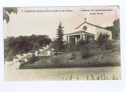 F996) Portugal A Capelinha Alveja Entre Canteiros De Flores Termas De Monfortinho Beira Baixa - Castelo Branco