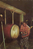 NATIVE DRUMMER AT THE TORCH LIGHTING CEREMONY - Hawaï