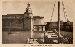 Concarneau - Vue Sur Le Beffroi - Bateau - Concarneau