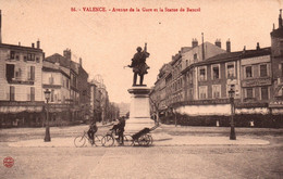 Valence - Avenue De La Gare Et La Statue De Bancel, Cyclistes à Vélo, Cafés - Carte N° 86 - Valence