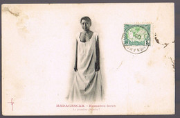 Ramatou Hova - La Première Chemise . 1905 . - Madagascar