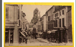 CPA 17  - SAINTES - Rue Alsace-Lorraine - Animée: Commerces,personnages - Saintes
