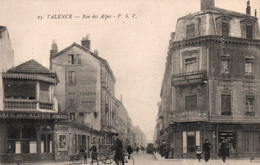 Valence - Rue Des Alpes, Café Jomard, Cycliste - Carte P.S.V. Animée N° 25 - Valence