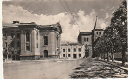 ***  81  *** CASTRES  Le Théatre Et L'évéché  TTB Neuve - Castres