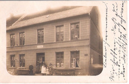 GNOIEN Mecklenburg Geschäftshaus Carl Lange Original Private Fotokarte Geschäfts Wohnhaus Mit Familie 23.7.1908 Gelaufe - Teterow