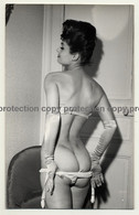 Skinny Brunette Takes Off Panties / Silk Gloves (Vintage Photo B/W ~1950s) - Unclassified