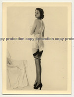 Tall Semi Nude Woman In Lingerie / Stockings - Stilettos (Vintage Photo ~1950s) - Non Classificati