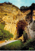 38 - La Balme Des Grottes - L'Entrée Des Grottes Et La Chapelle - La Balme-les-Grottes