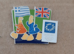 Athens 2004 Olympic Games - Mascots With E.U. Flags, Greece - Great Britain Flags Pin - Jeux Olympiques