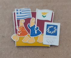 Athens 2004 Olympic Games - Mascots With E.U. Flags, Greece - Cyprus Flags Pin - Jeux Olympiques