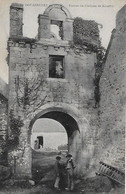 Douarnenez. Deux Enfants à L'entrée Des Ruines Du Chateau De Kératry. - Douarnenez