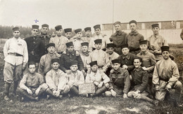 Sathonay - Carte Photo - Militaires Soldats Régiment Spahis Au Camp - Militaria - Altri & Non Classificati