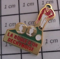 512g2 Pin's Pins / Beau & Rare / THEME : SPORTS / DECHY PETANQUE LA BOULE D'OR DECHYNOISE Mademoiselle Tcheng Et Sa Copi - Pétanque