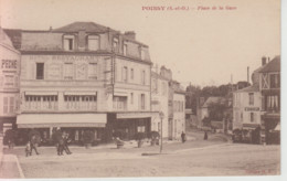 CPA Poissy - Place De La Gare (animation Devant Hôtel-Restaurant Du Chemin De Fer - Propriétaire Bouglet) - Poissy