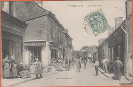 D37 - SEMBLANÇAY - LA GRANDE RUE - Nombreuses Personnes - Cycliste - Magasin Nouveautés Au Bon Marché - Semblançay