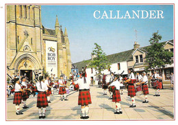 THE ALLOA BOWMAR PIPE BAND, CALLANDER, STIRLINGSHIRE, SCOTLAND. UNUSED  POSTCARD Ls7 - Stirlingshire