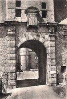 BELGIQUE - SPONTIN S/BOCQ - CHÂTEAU FÉODAL - 1er PORCHE DU XVIIe VU DU PONT-LEVIS. - Yvoir